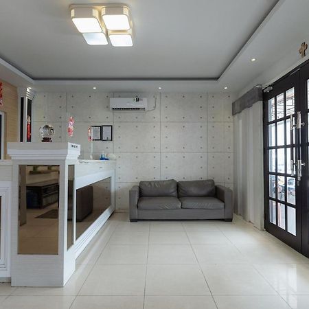 Отель Reddoorz At Nagoya Indah Batam Экстерьер фото