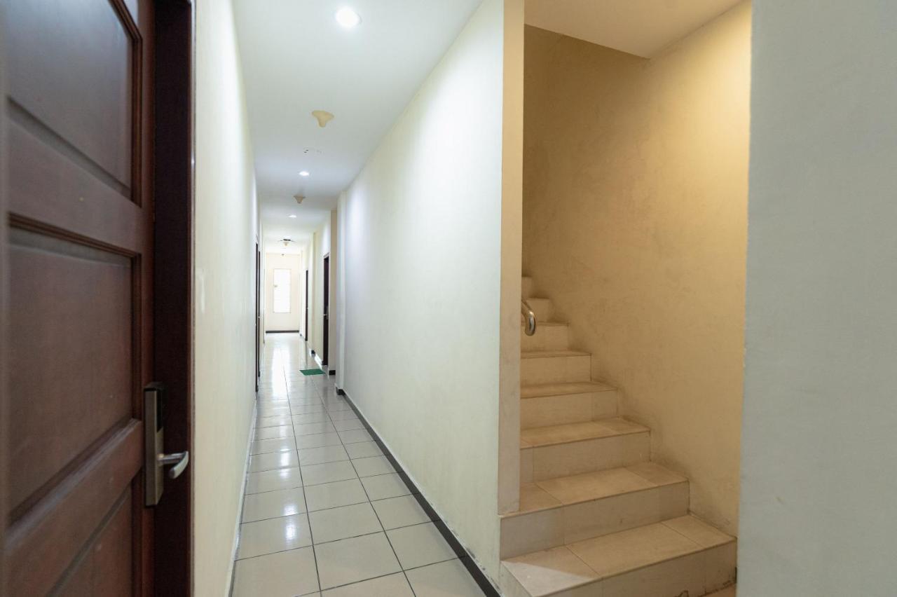 Отель Reddoorz At Nagoya Indah Batam Экстерьер фото