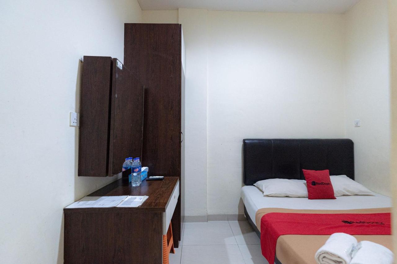 Отель Reddoorz At Nagoya Indah Batam Экстерьер фото